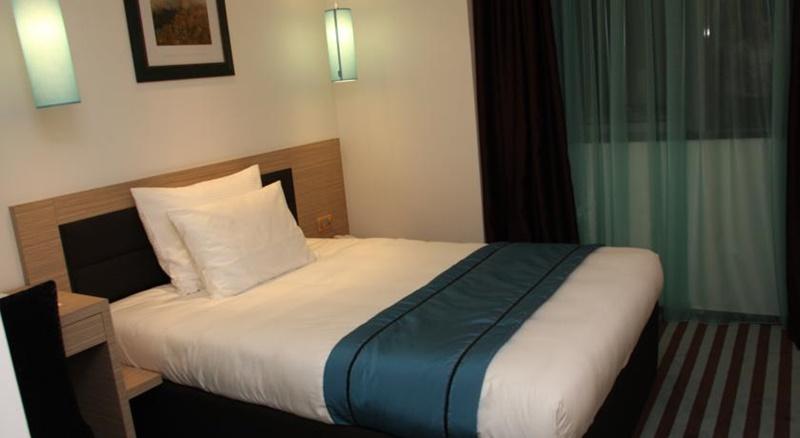 Hotel Nartel Pristina Esterno foto
