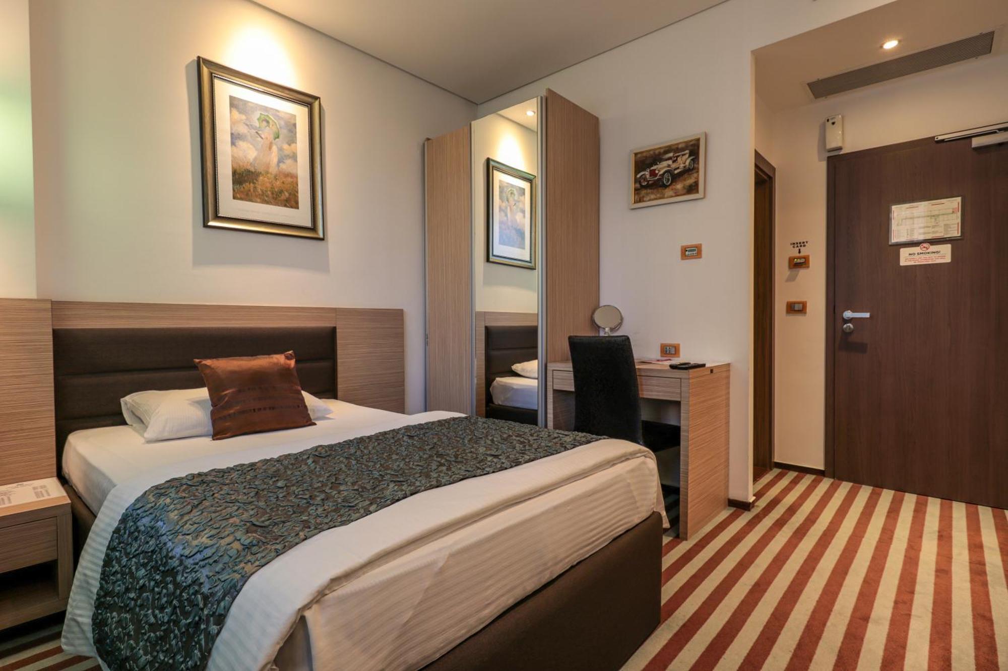 Hotel Nartel Pristina Esterno foto