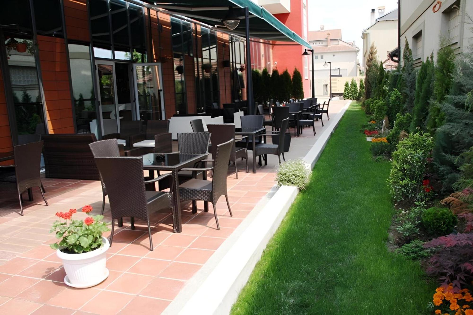 Hotel Nartel Pristina Ristorante foto