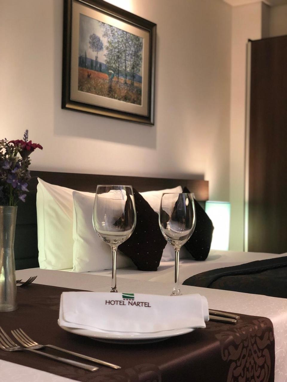 Hotel Nartel Pristina Esterno foto